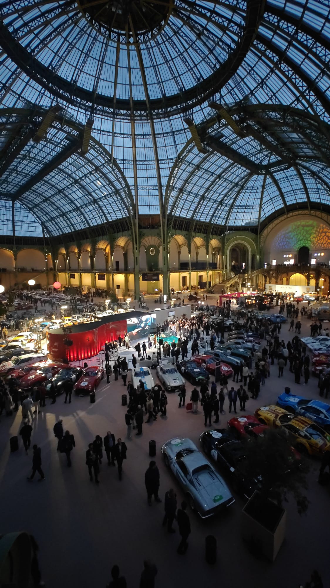 Au départ du Tour Auto 2026, sous la nef du Grand Palais